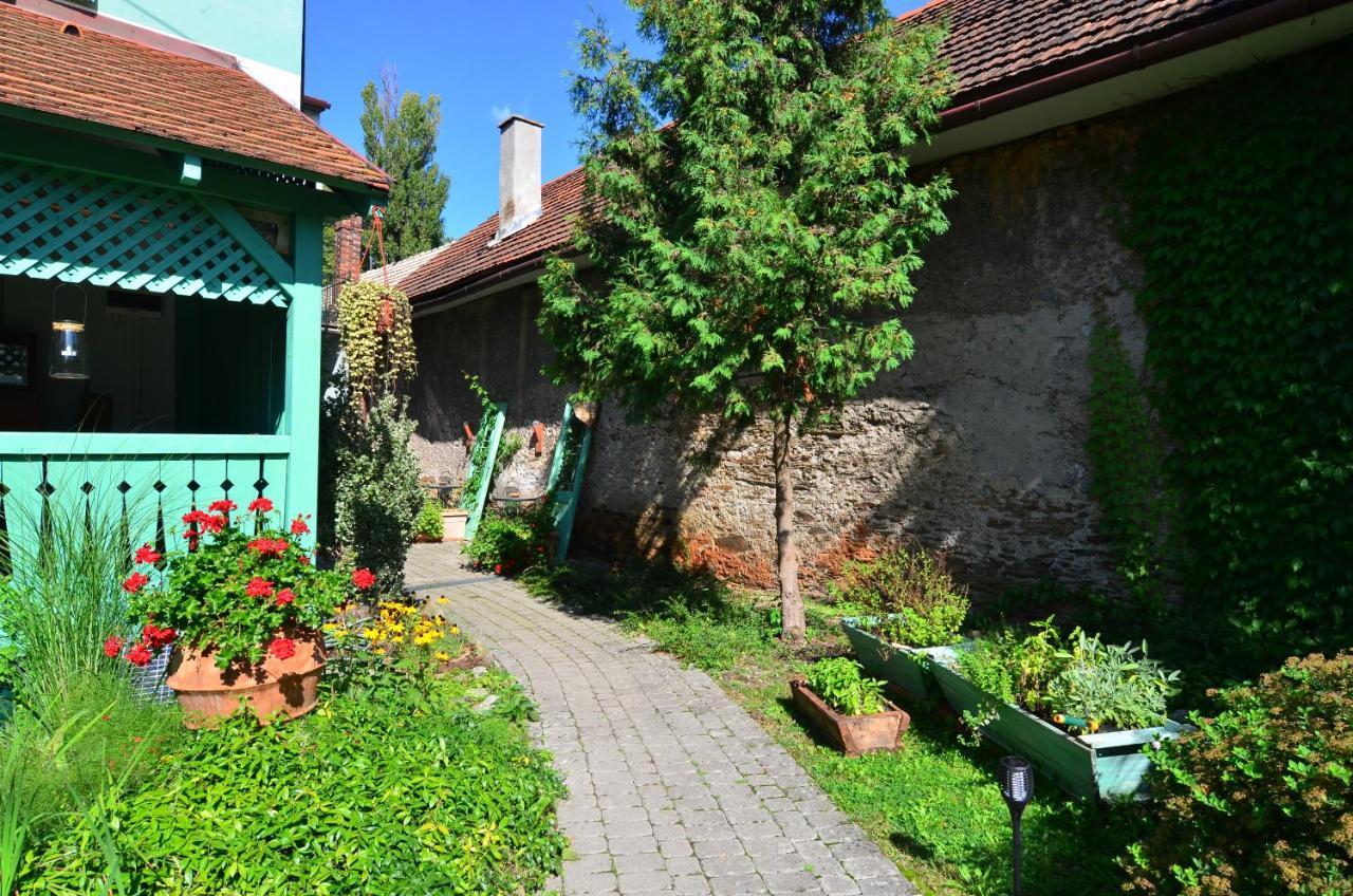 Baronka Bed & Breakfast & Bistrot Betliar Buitenkant foto