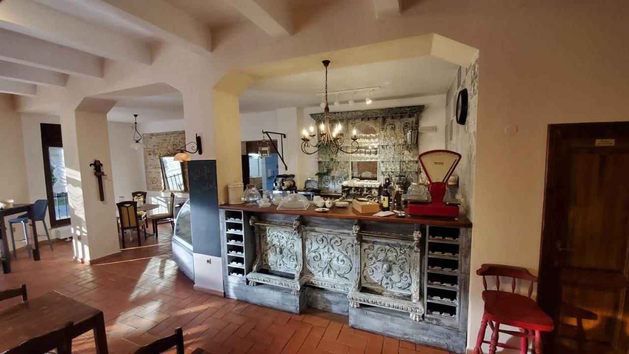 Baronka Bed & Breakfast & Bistrot Betliar Buitenkant foto